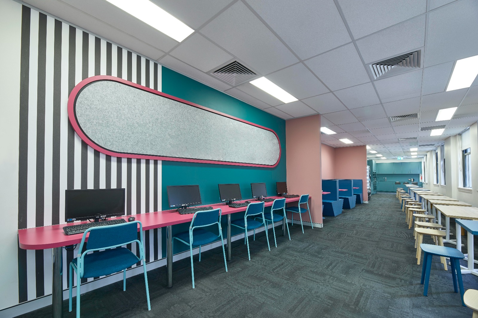 Perfecto 👌 Te agrego el bloque de VET dentro de la misma estructura, sin romper el tono SEO de la landing.  Escuela de inglés en Melbourne, VIC, Australia – Greenwich College DESCRIPCIÓN GENERAL DE LA ESCUELA  Greenwich College es una reconocida escuela